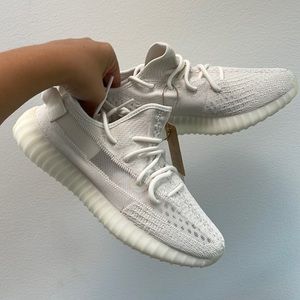 NWT - Yeezy Boost 350 V2 Color: / Bone Size: 8.5